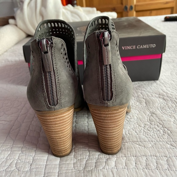 NEW Vince Camuto Fileana Gray Suede Booties - Picture 4 of 5